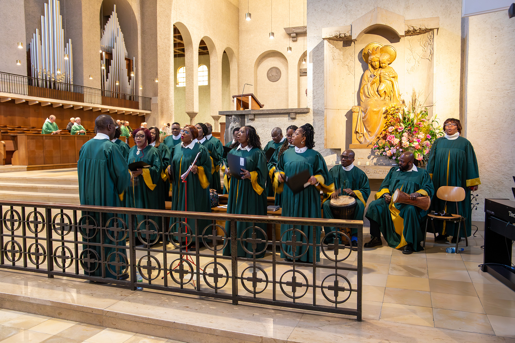 Der Magnificat-Togo- Chor gestaltete den Gottesdienst mit.