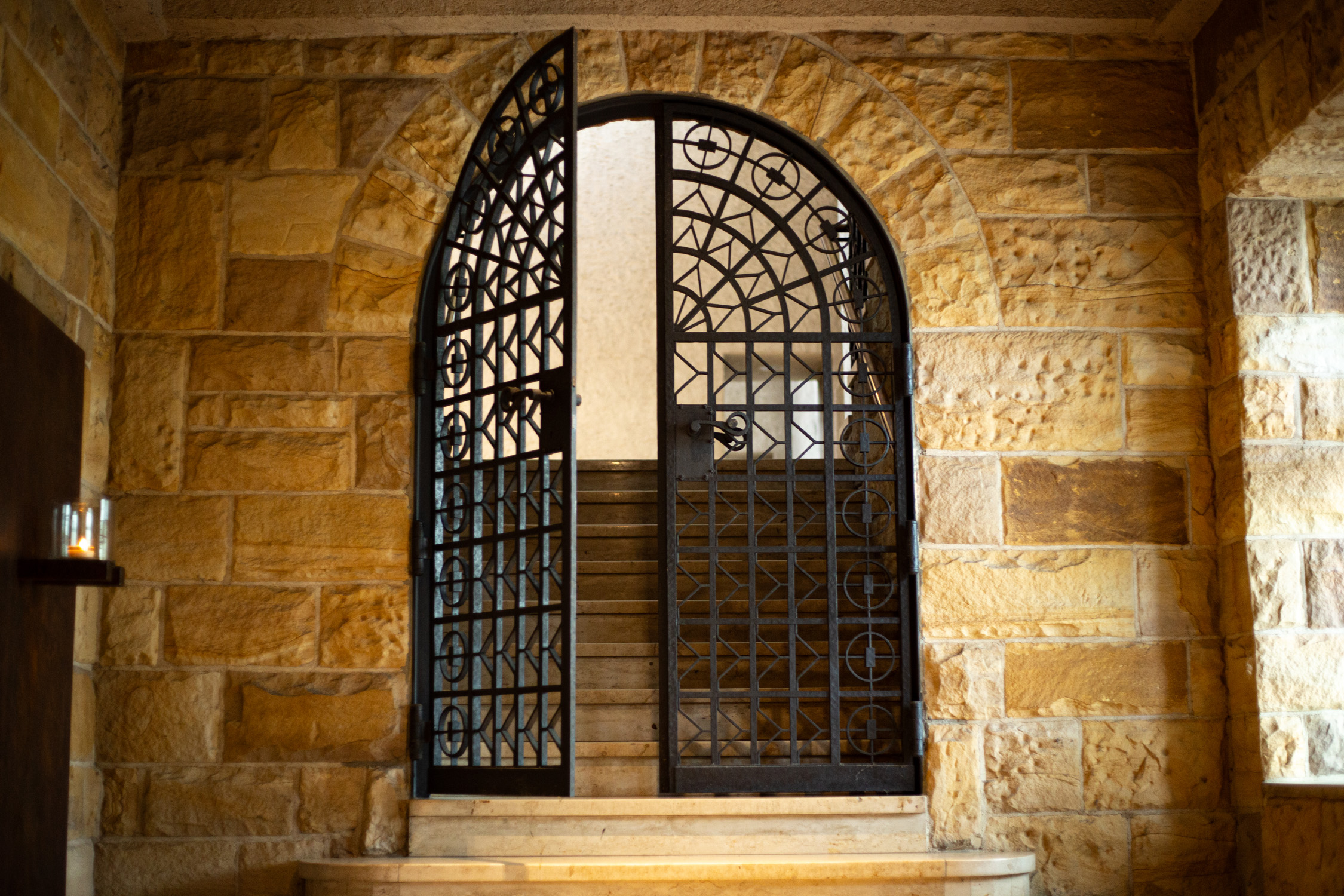 Eisentor in der Abteikirche