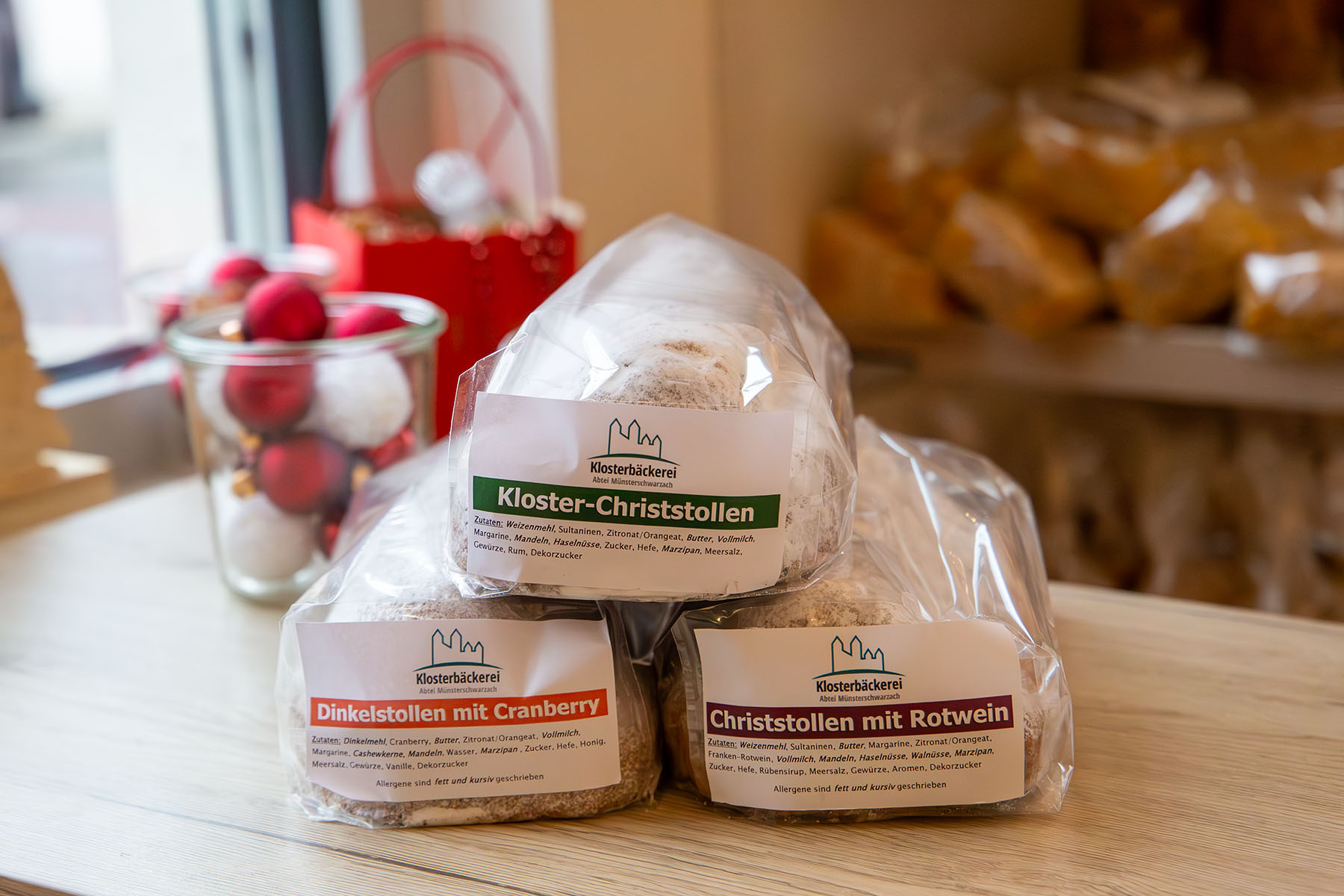 Drei verschiedene Christstollen aufeinander gestapelt