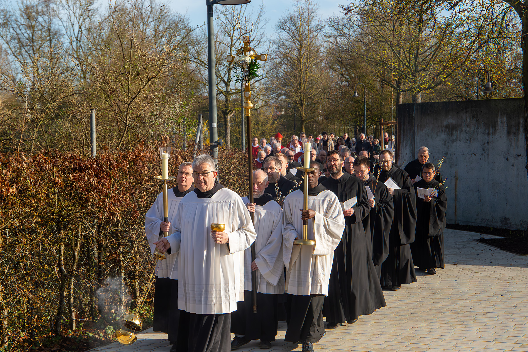 Gruppe von Menschen bei Prozession