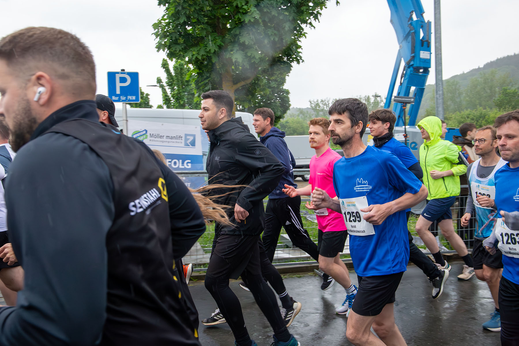 Männer in Sportkleidung beim Laufen