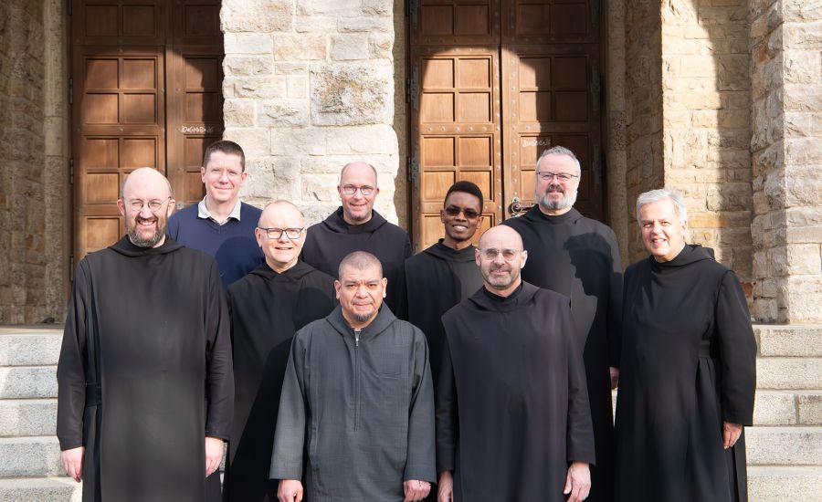 Gruppenfoto mit 9 Männern