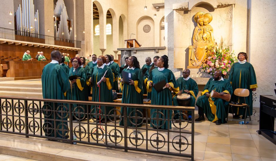Der Magnificat-Togo- Chor gestaltete den Gottesdienst mit.