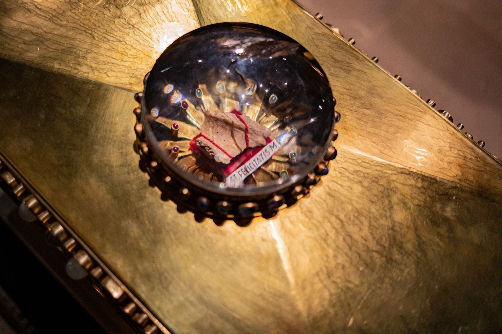 Der Schrein der heiligen Felizitas in der Abtei Münsterschwarzach