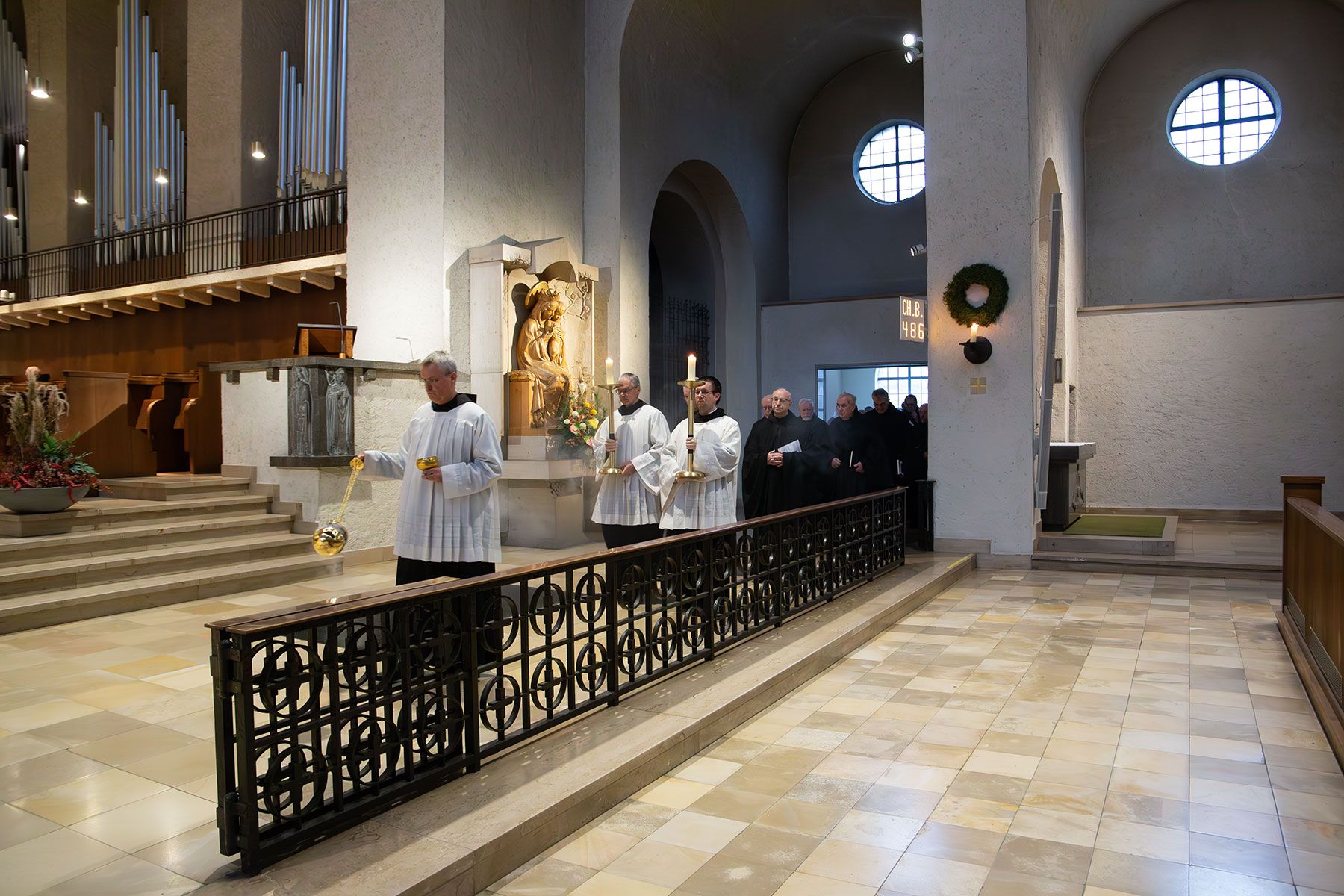 Feierlicher Einzug beim Konventamt an Allerseelen