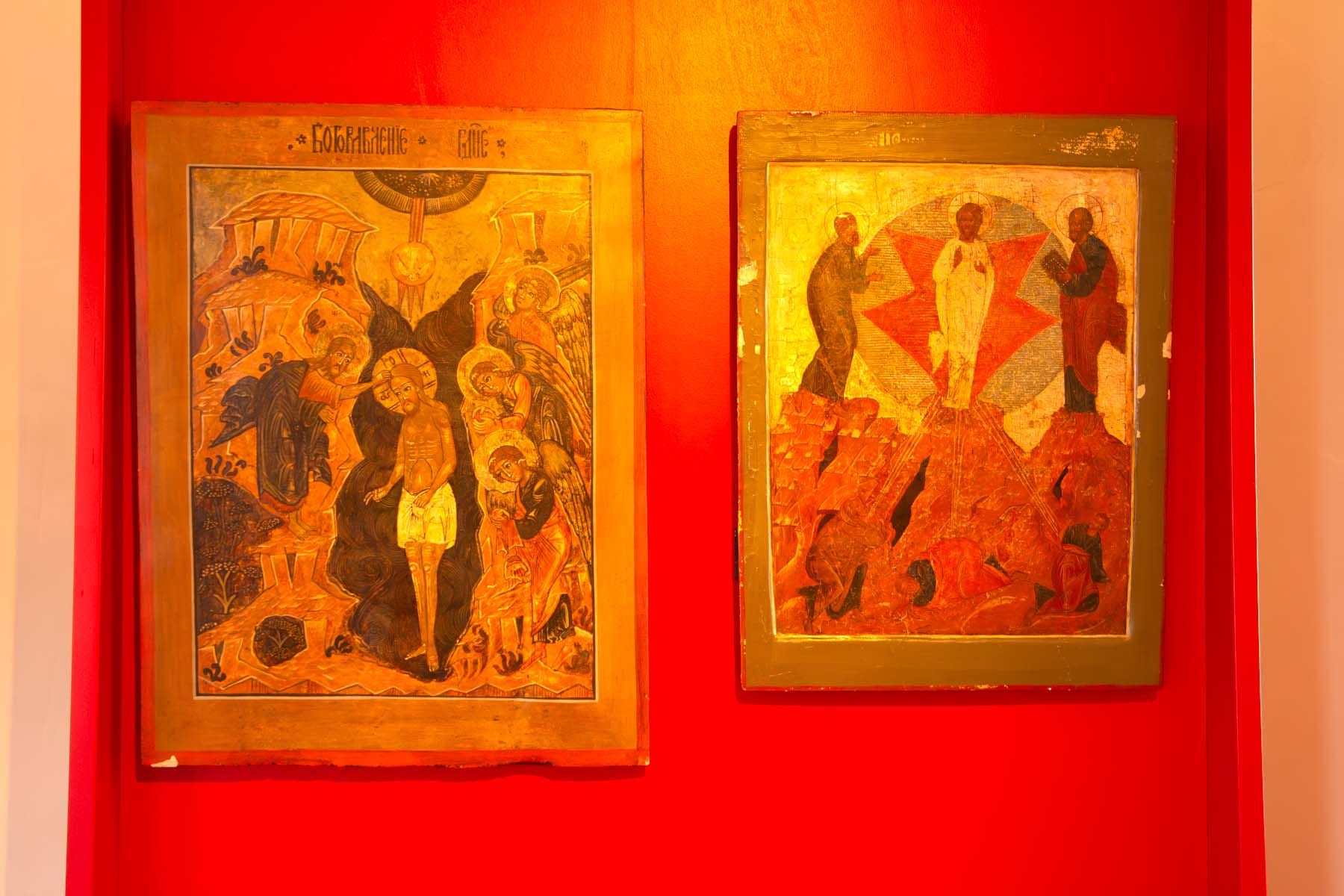 Zwei Ikonen mit Jesus-Darstellung