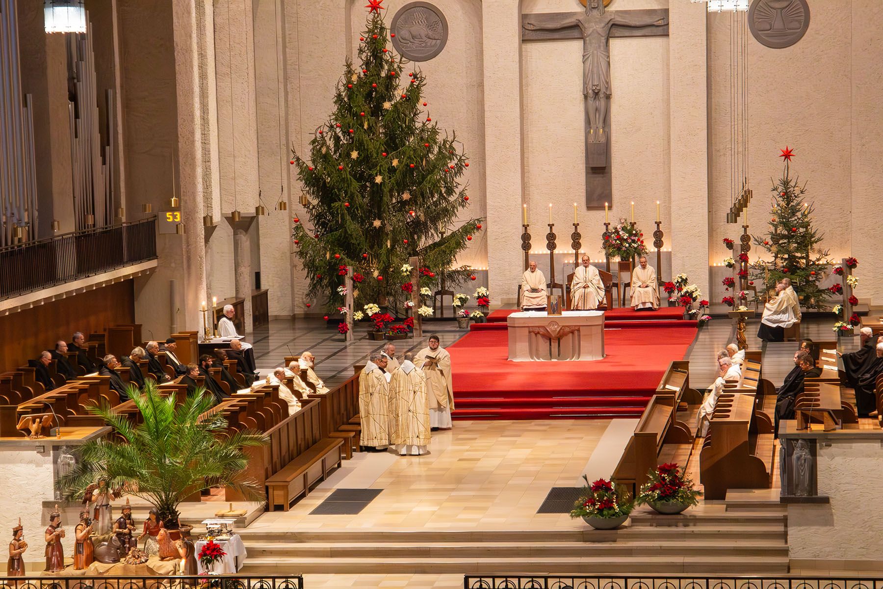 Blick von der Empore in den Kirchenraum