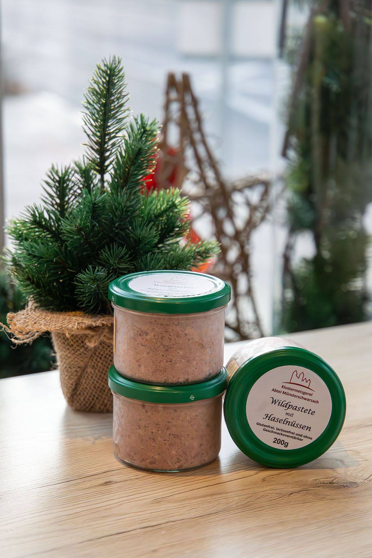 Drei Gläser mit Wildschweinpastete