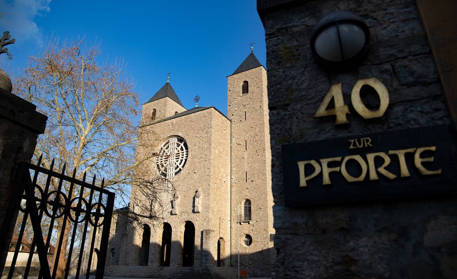 Blick auf die Abteikirche