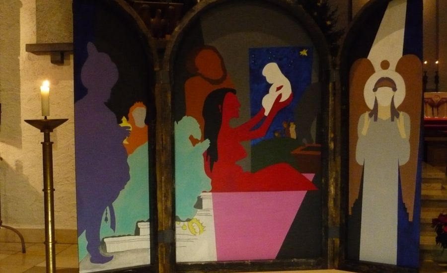 Bunt gestaltete Krippenszene