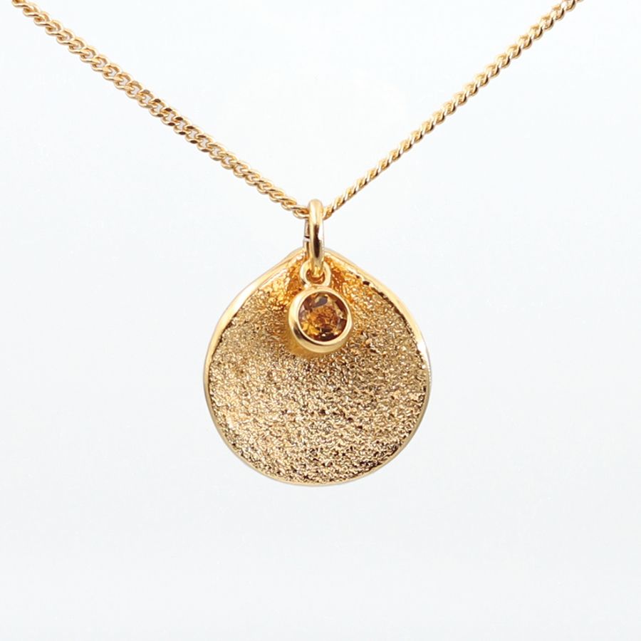 Vergoldeter Schmuckanhänger mit einem Citrin