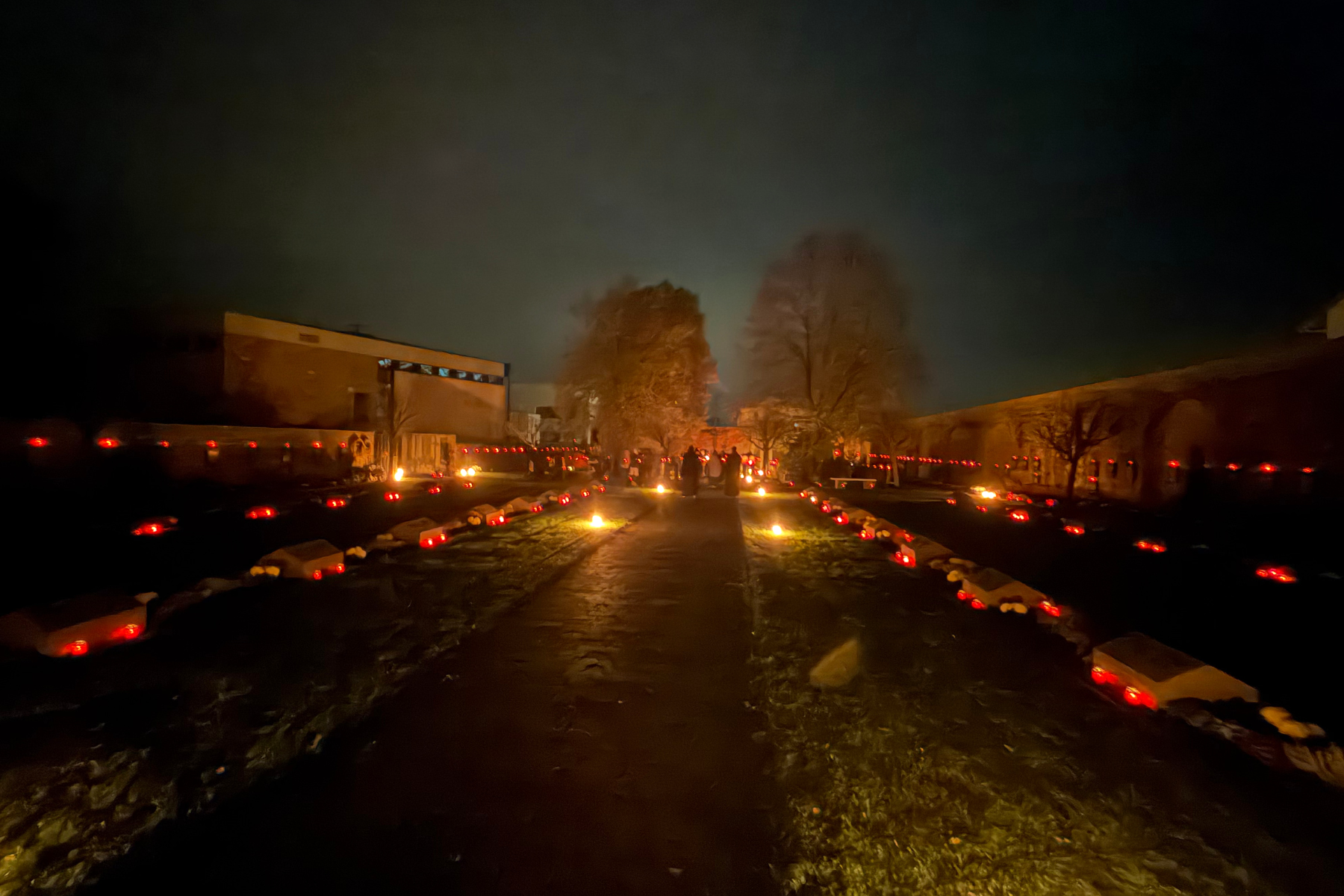 Der Klosterfriedhof: ein Lichtermeer an Allerheiligen