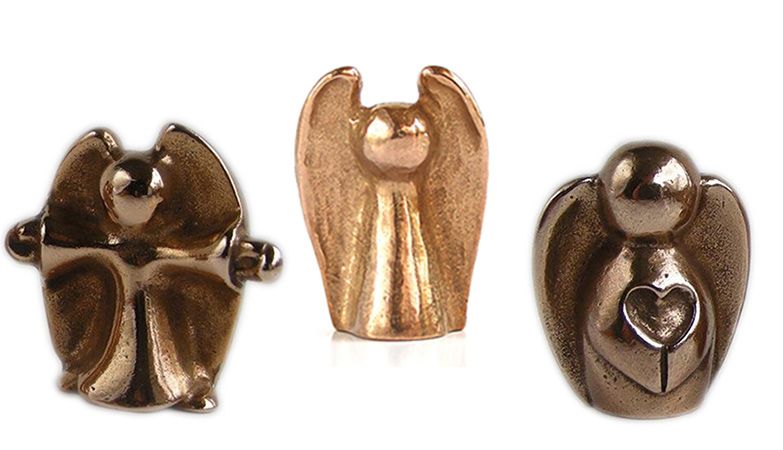 Drei Bronzefiguren in Engelform