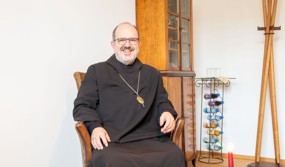 Abt Michael Reepen in seinem Sprechzimmer